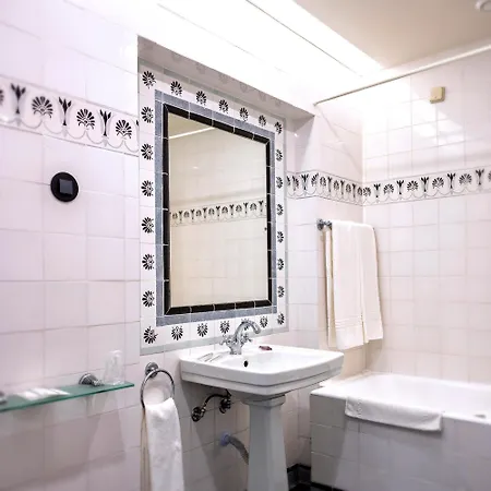 فندق Metropole 3*