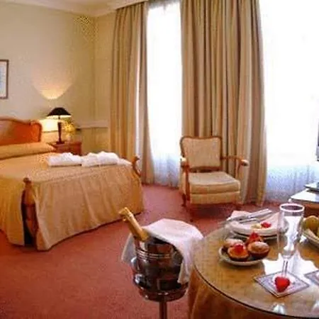 Metropole Hotel 3*
